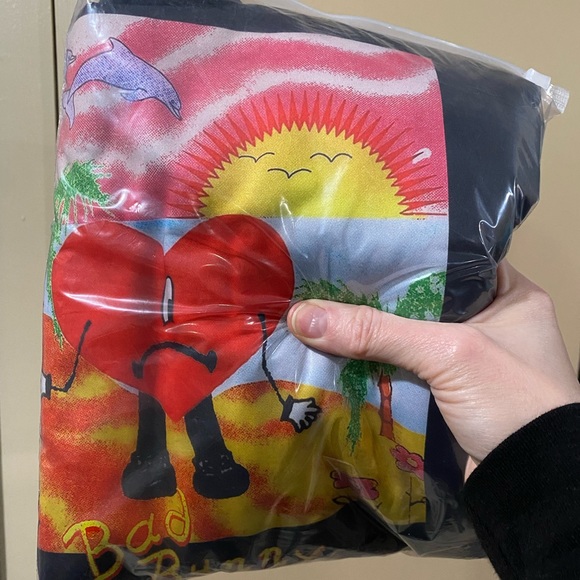 NWT Cool Things Bad Bunny Un Verano Sin Ti Crewneck Hoodie - Picture 3 of 3